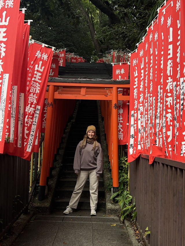 🏮 Temples in Tokyo – A Glimpse of Tradition in a Modern City 🏮 Temples in Tokyo – A Glimpse of Tradition in a Modern City