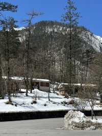 Yulong Snow Mountain : Golden Glow & White Snow