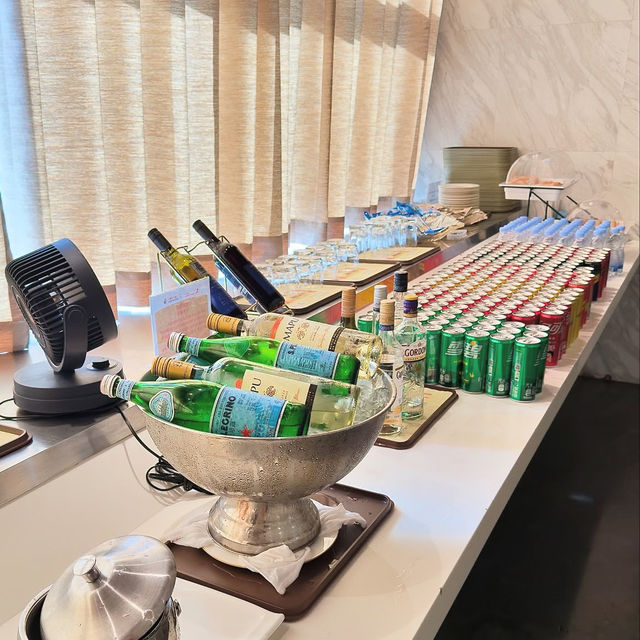 China Eastern Airlines Lounge  China Eastern Airlines Lounge