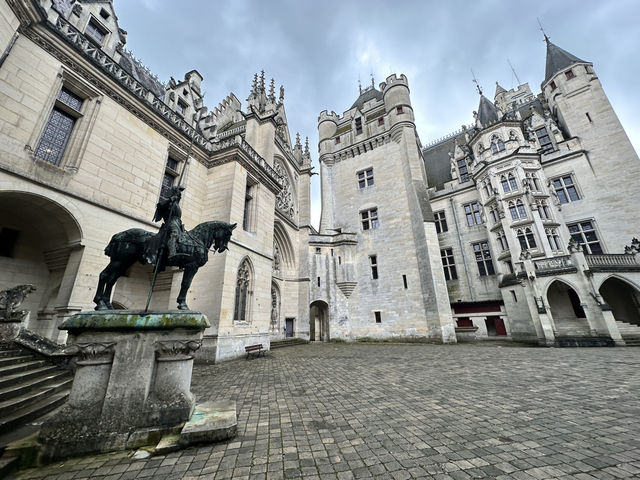 法國 🇫🇷 皮耶楓城堡 Château de Pierrefonds｜電影感滿滿的中世紀要塞