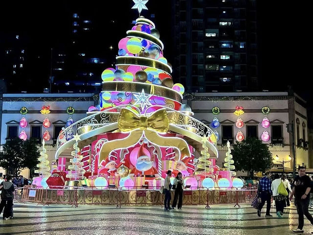 Silvery Lace and Lantern Glow: A Macanese Christmas Tapestry Silvery Lace and Lantern Glow: A Macanese Christmas Tapestry