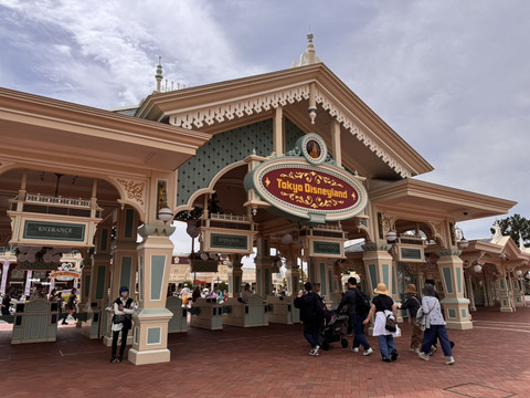 東京ディズニーランドの朝：スムーズな魔法とインスタ映えの瞬間