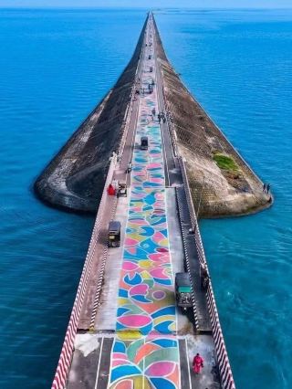 ニクリ・ハオール、キショールガンジ。
空と水面が溶け合う場所 🌊