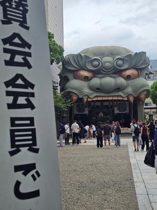 巨大獅子頭「難波八阪神社」！大阪難波最強轉運、招財必去景點 🦁