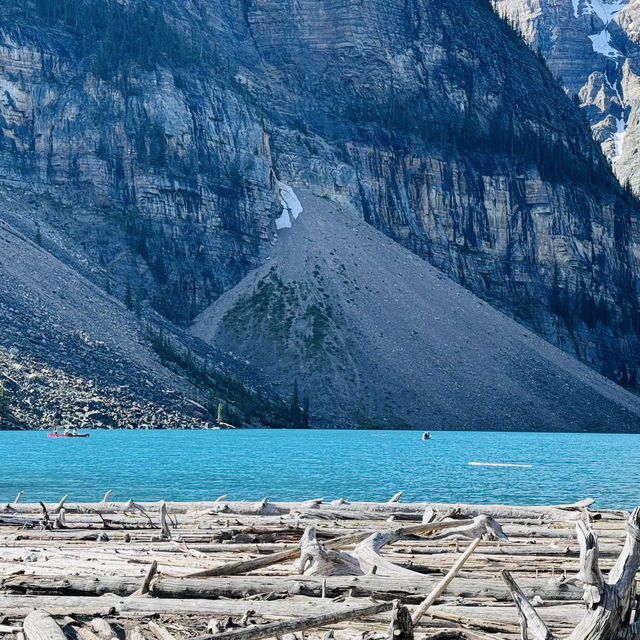 Turquoise water of Moraine Lake