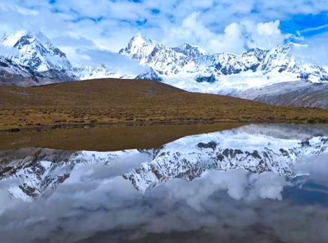 西藏秘境湖泊漫步賞雪山