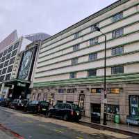 🚀🏛️ The Apollo Victoria 🇬🇧 🎭