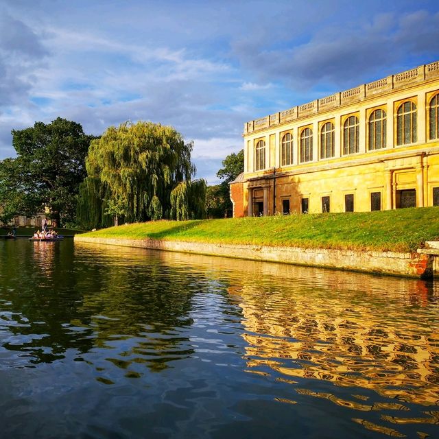 Cambridge Punting: Glide Along the River Cam