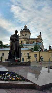 Enchanting Lviv: Ukraine's Cultural Gem 🏰🎻