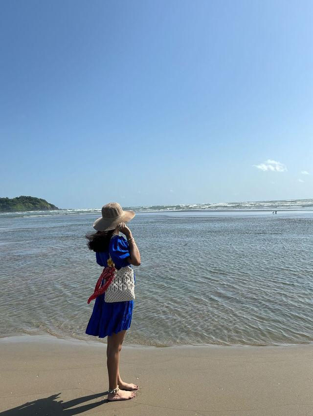 고아의 모르짐 해변을 방문했는데 정말 놀라운 경험이었어요! 🏖️🌴