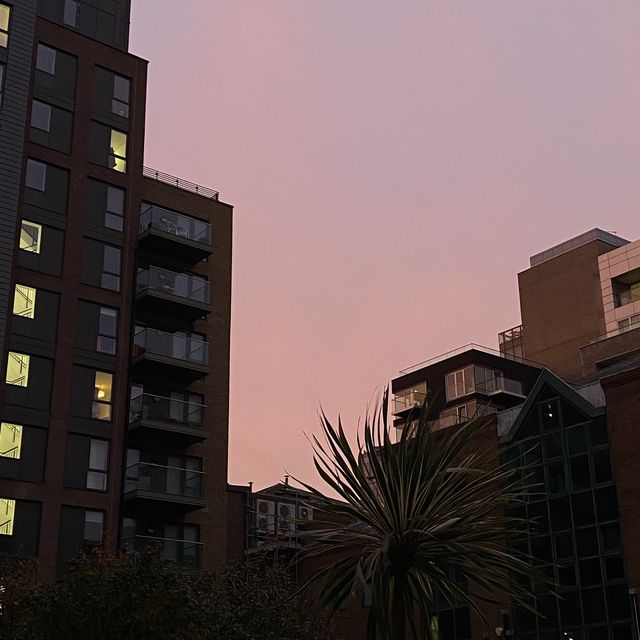 Canary Wharf’s Evening Glow: Sunset Reflections