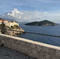 杜布羅夫尼克的羅維里耶奈克要塞（Fort Lovrijenac）——亞得里亞海上的雄偉堡壘