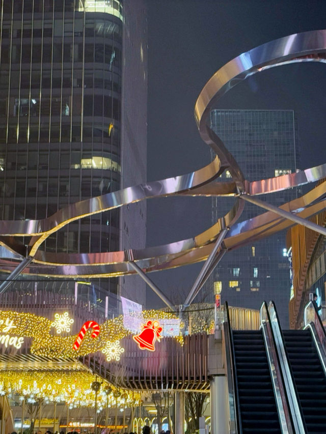 Guanghua Shopping Mall, Chongqing – A Shopping Paradise with a Secret Garden