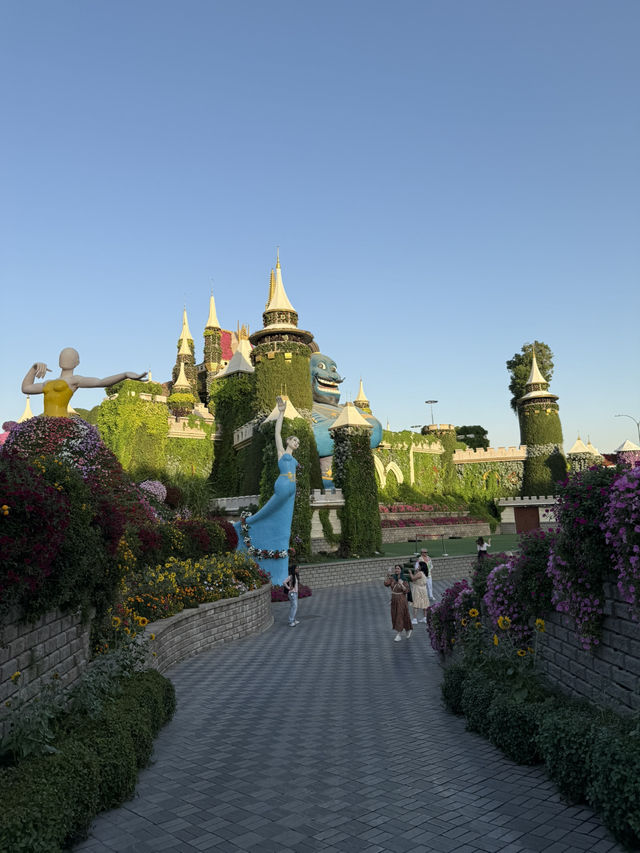 Dubai Miracle Garden: A Floral Wonderland! 🌸✨🇦🇪