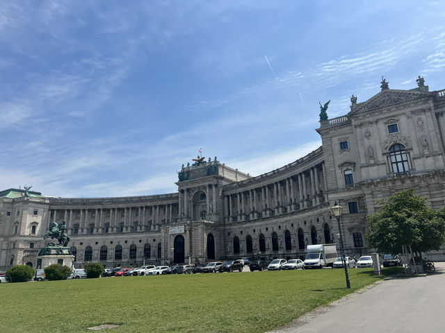 帝國記憶的回聲：走在維也納英雄廣場上 🇦🇹🏛