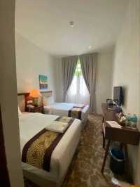 “Peranakan Charm: Insta-Worthy Boutique with Warm Service”