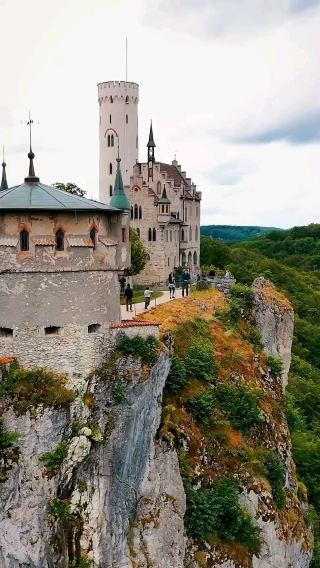 🏰 Lichtenstein Castle: Germany’s Cliffside Fairytale 🌲