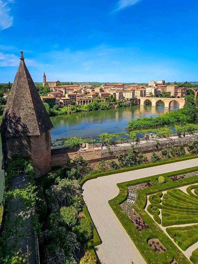 🏰 Albi: A Brick-Colored Jewel on the Tarn River 🇫🇷🌉