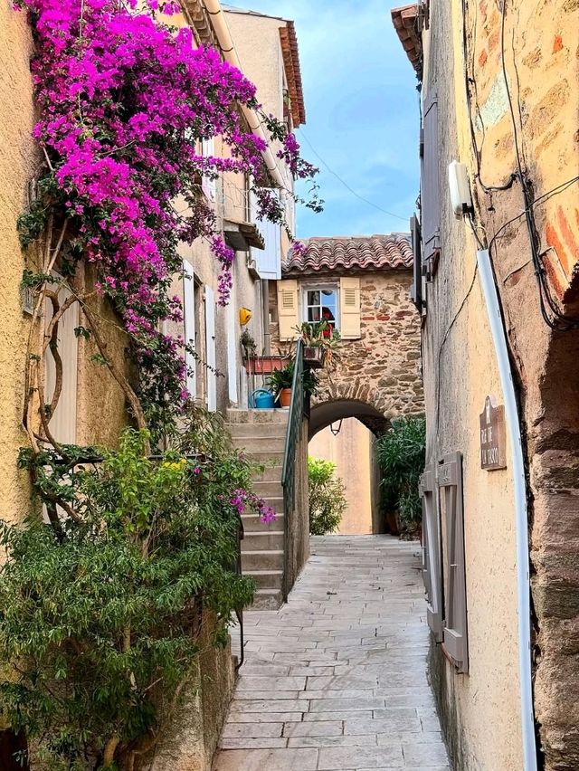 🌿 Gassin: A Hilltop Jewel Overlooking the Glamour of Saint-Tropez 🇫🇷✨