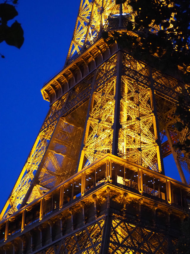 Enjoy the night in Paris!
