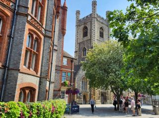 Reading: A Lively Town with History and Easy London Links