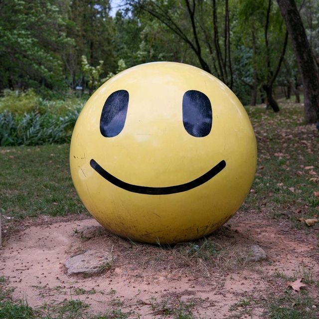 Family-Friendly Statues on Wanliuzhou Island 🏞️🗿👨‍👩‍👧‍👦