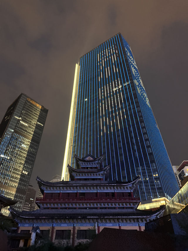 🌆 Чунцин — город, который удивляет с первой минуты.