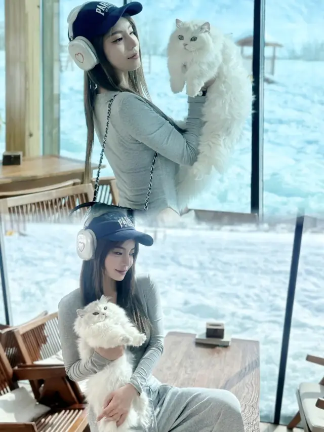 Go skiing in Keketuohai, watch the snow-capped mountains, and feel the grandeur of the landscape