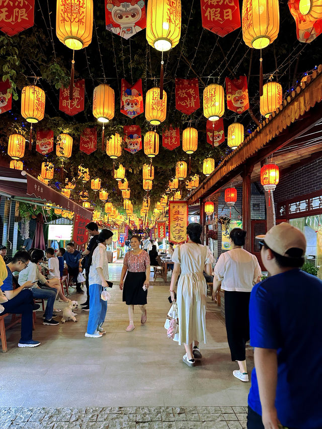 西安中華郡特色美食街，味蕾的狂歡之旅