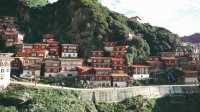 藏在深山裡的佛學院（不是色達）