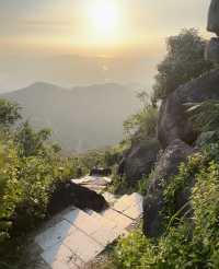 深圳最美落日下山徑在陽台山