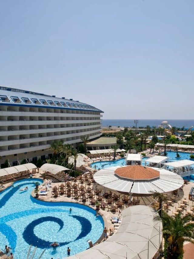 🌟🏨 Unwind in Style at Crystal Admiral, Türkiye 🌊🌴