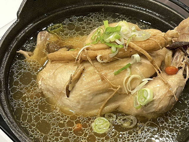 自駕遊覽最美G331國道吉林段，秋天景色美不勝收 當秋天的畫筆悄然在吉林的大地上塗抹，G331 國道吉林。