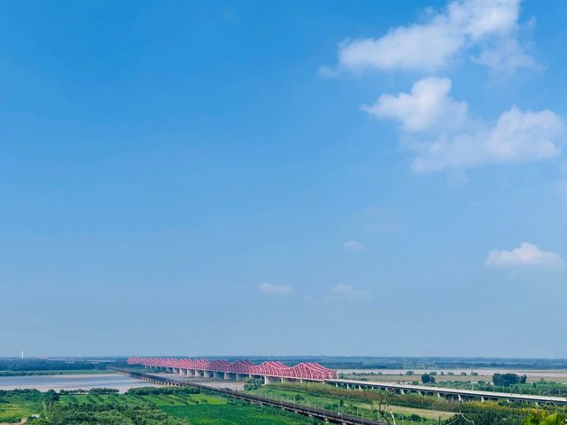 河南鄭州黃河風景名勝區｜炎黃二帝塑像。