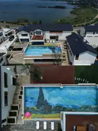 湖畔詩意棲居，盡享悠閒時光