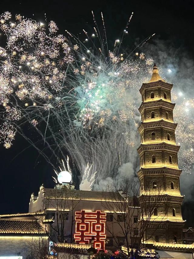 銅梨橋古鎮煙花，點亮夜晚的璀璨瞬間