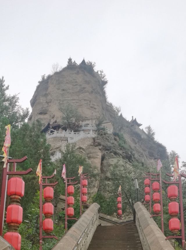 雨中遊 集三教一體的神木二郎山