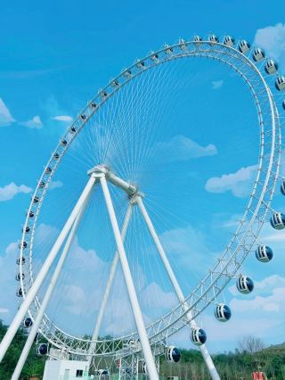 Experience the romance of spring in the countryside. Take a spontaneous trip!