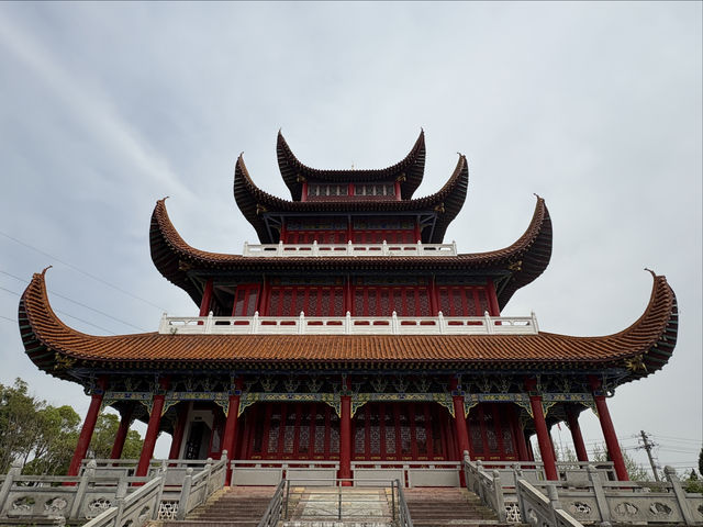 在洪湖知名的東林古寺打卡。