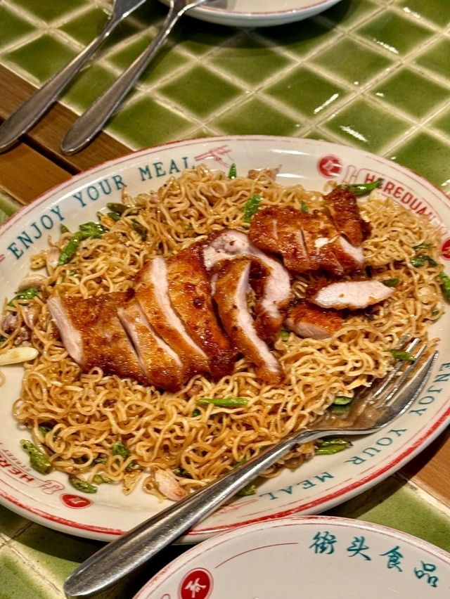 曼谷朱隆攻大學旁！本地人私藏的段哥餐館，好吃到盤子見底！