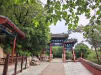 登山，由西山國家森林公園穿越至八大處公園。