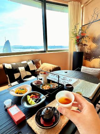 The high-altitude afternoon tea in Wuhu is absolutely amazing!!