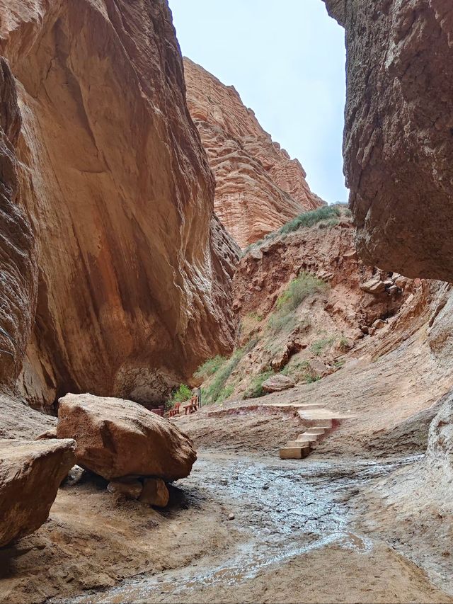 闯入地球嘅紅色褶皺，天山神秘大峽谷