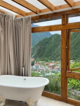 This homestay in Li County is absolutely divine