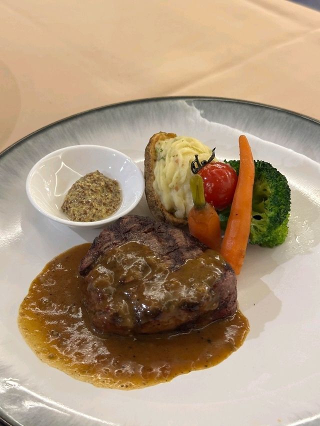 澳門浪漫西餐首選！360度旋轉景觀下的京澳璇宮美食之旅 