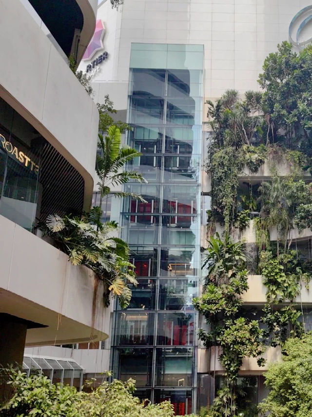 EmQuartier：城市中的時尚花園