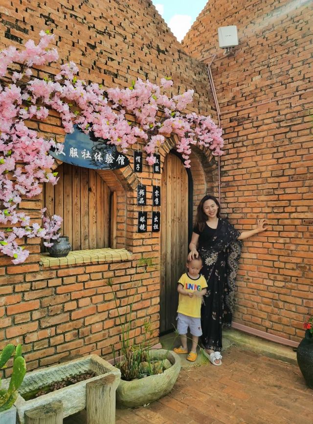 超級無敵好影嘅酒店同景區 冇得輸 彌勒東風韻藝術小鎮與美憬閣精選酒店係雲南紅河州彌勒市嘅一處獨特度假勝地，融合咗藝術、自然同奢華體驗。