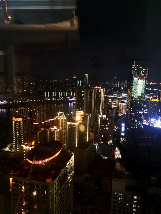解放碑高空吊床酒店|住進雲端的感覺