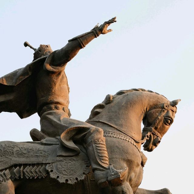 Statue & Square of Amir Temur, Tashkent 🇺🇿🗡️🏛️