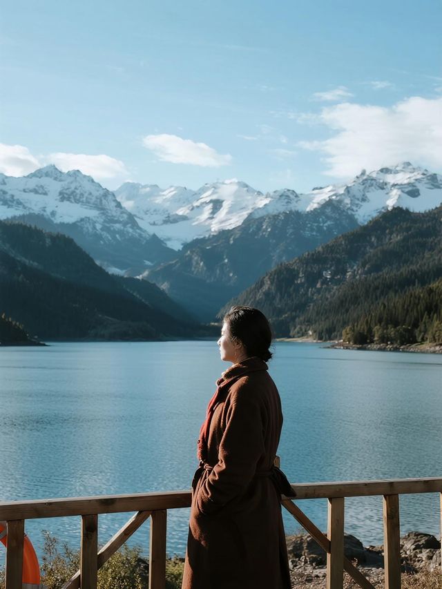 實錘了！巴松措秋日小眾玩法，在湖心島住一晚，做雪山湖泊的主人